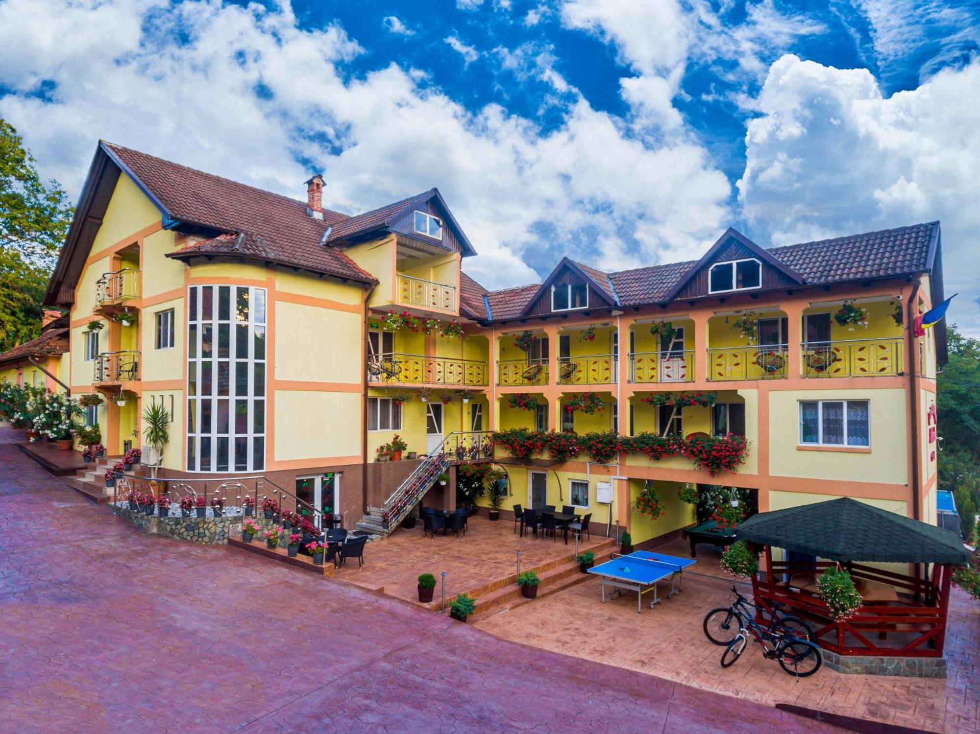 Pensiunea Mihaela-Transalpina Novaci-Străini Exterior photo
